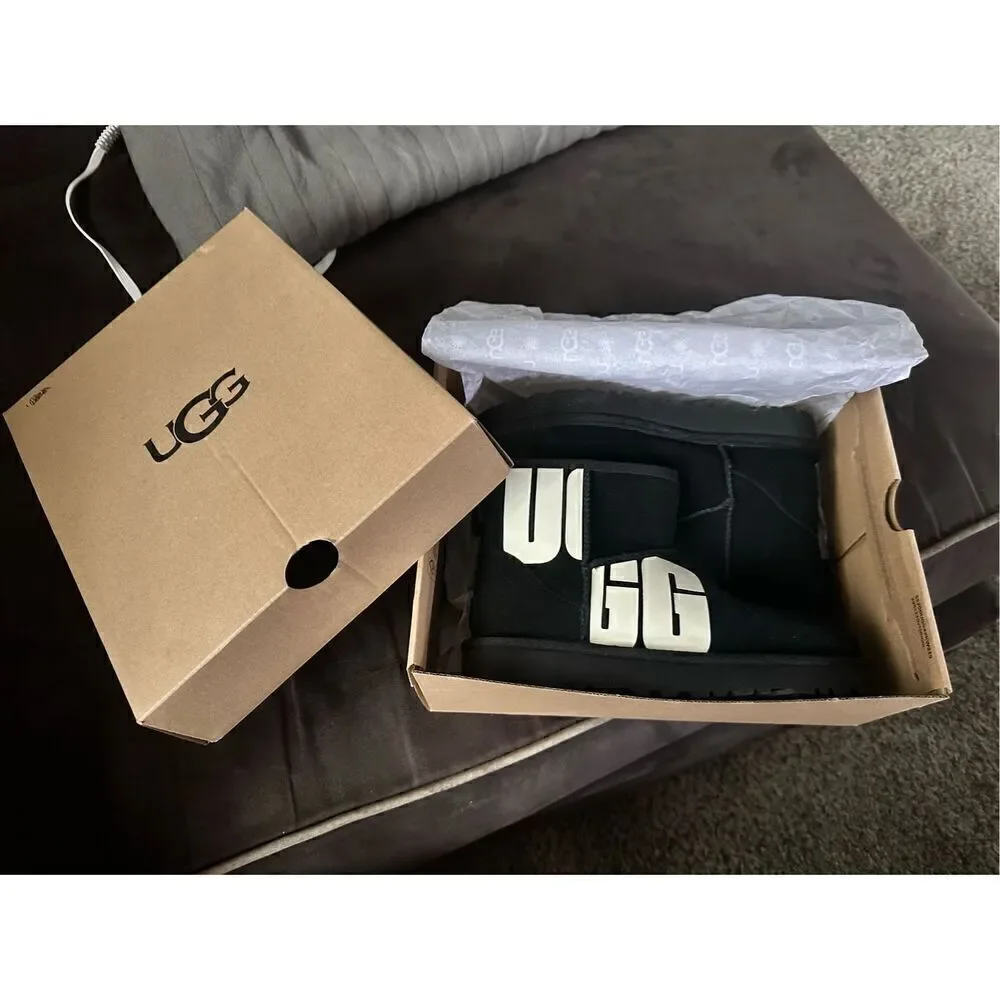 🔥UGG Classic mini Blk Logo boots-size 6